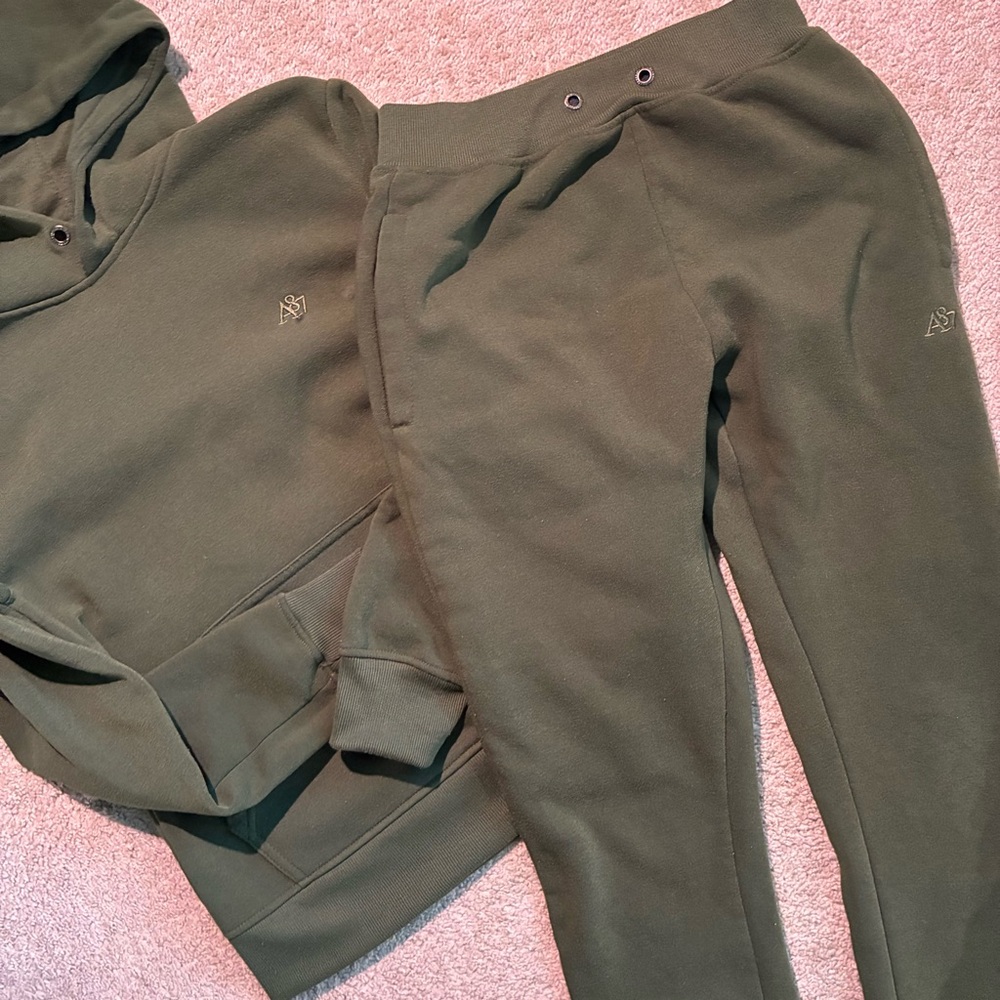 Aeropostale Forest Green Hoodie and Joggers set - Men’s Small or Women Medium